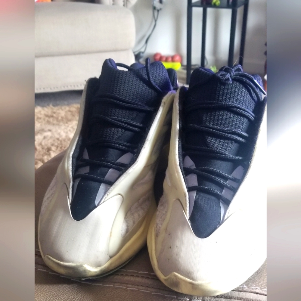 Men's Adidas Yeezy 700 azael